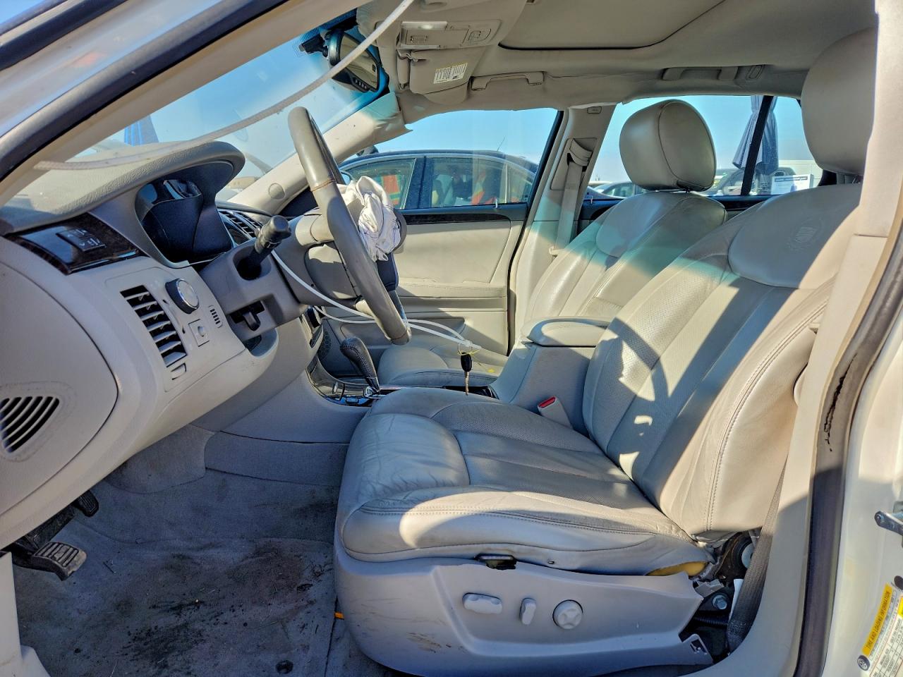 2009 CADILLAC DTS photo 25