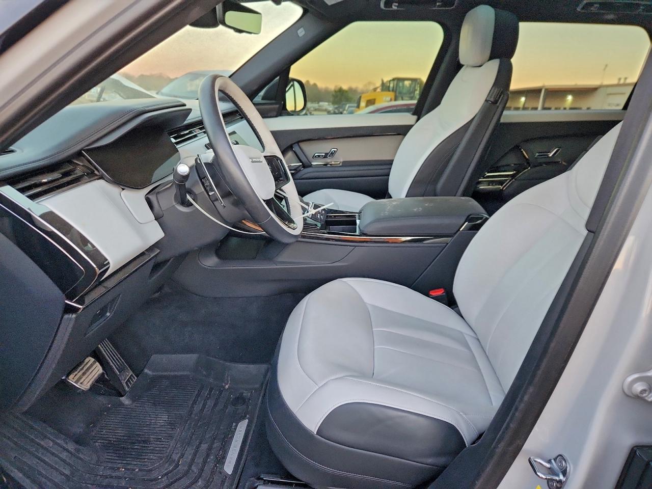 2024 LAND ROVER RANGE ROVER SPORT DYNAMIC SE photo 7