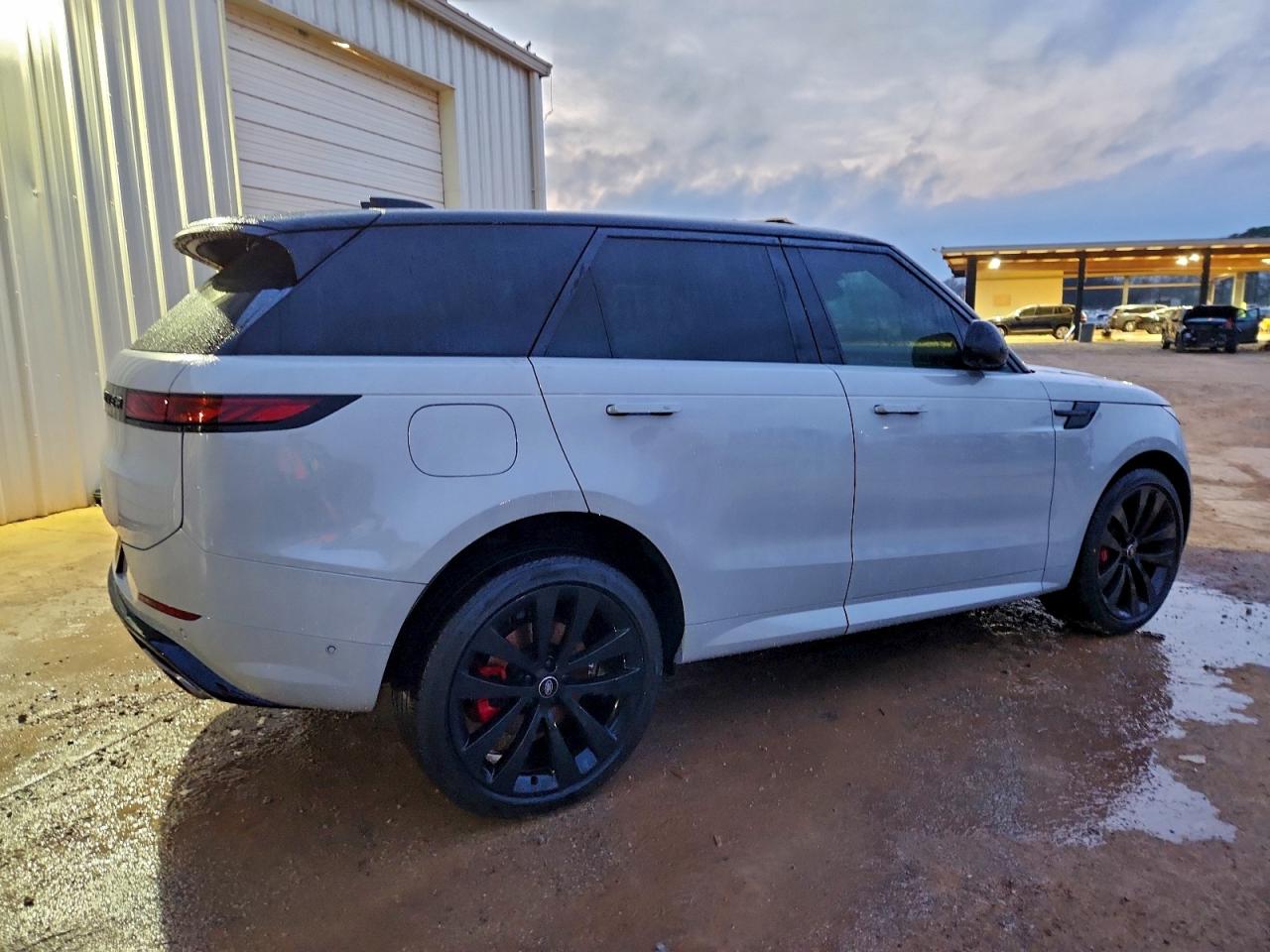 2024 LAND ROVER RANGE ROVER SPORT DYNAMIC SE photo 3