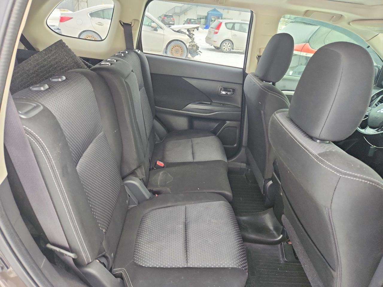 2017 MITSUBISHI OUTLANDER SE photo 10