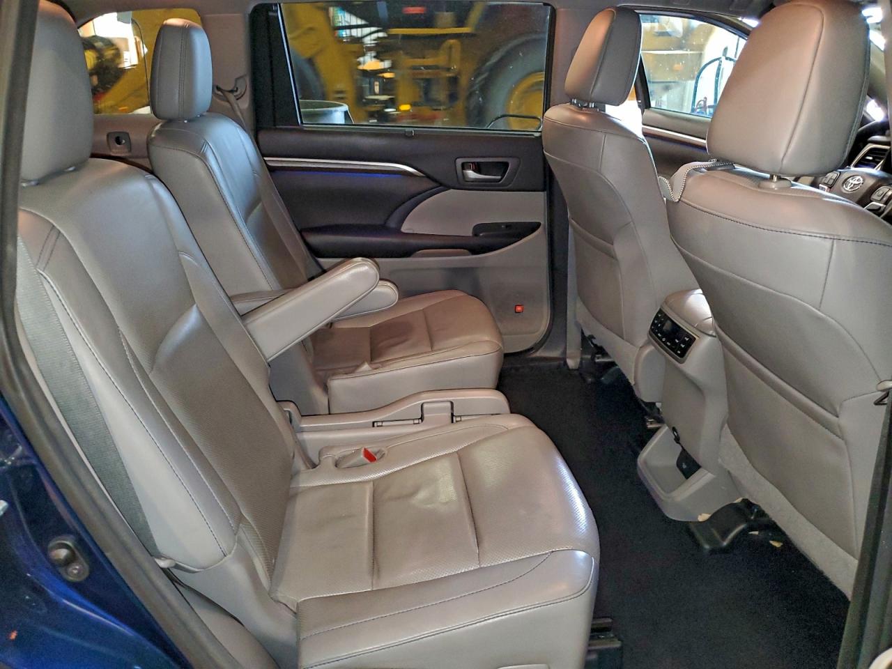 2016 TOYOTA HIGHLANDER LIMITED photo 11