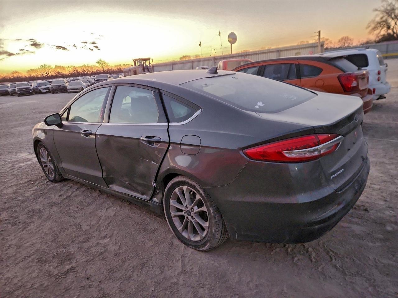 2020 FORD FUSION SE photo 2