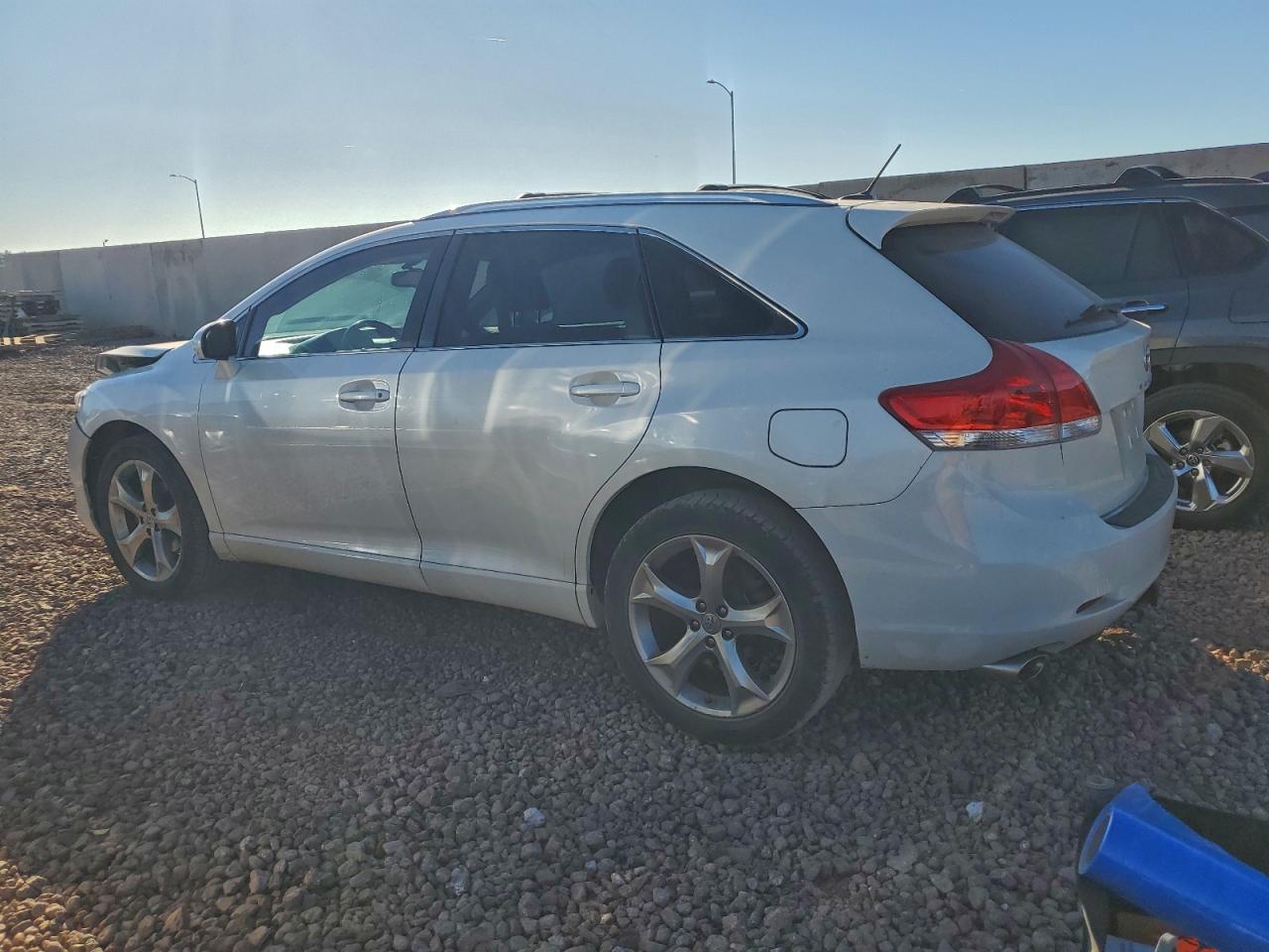 2012 TOYOTA VENZA LE photo 2
