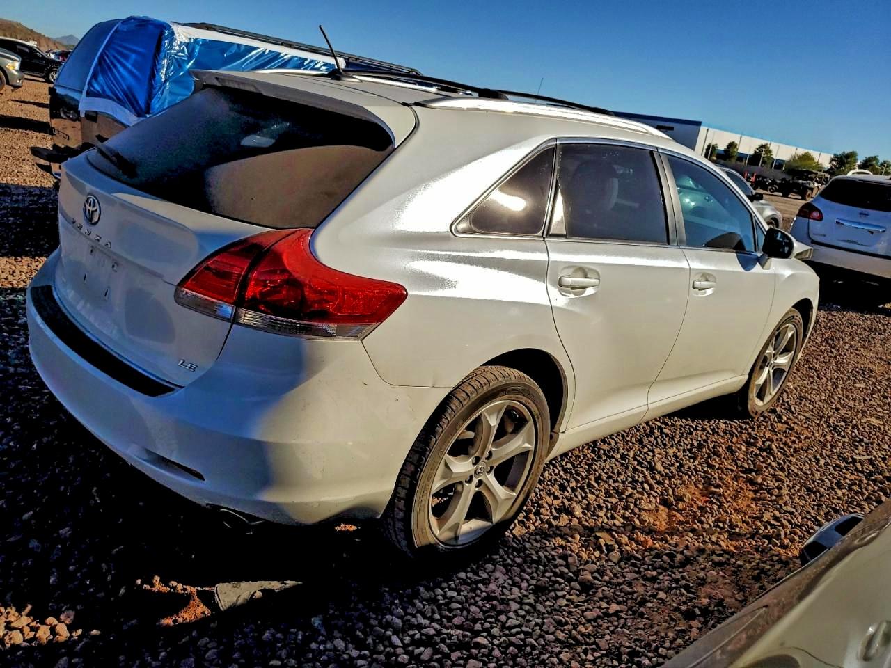 2012 TOYOTA VENZA LE photo 3