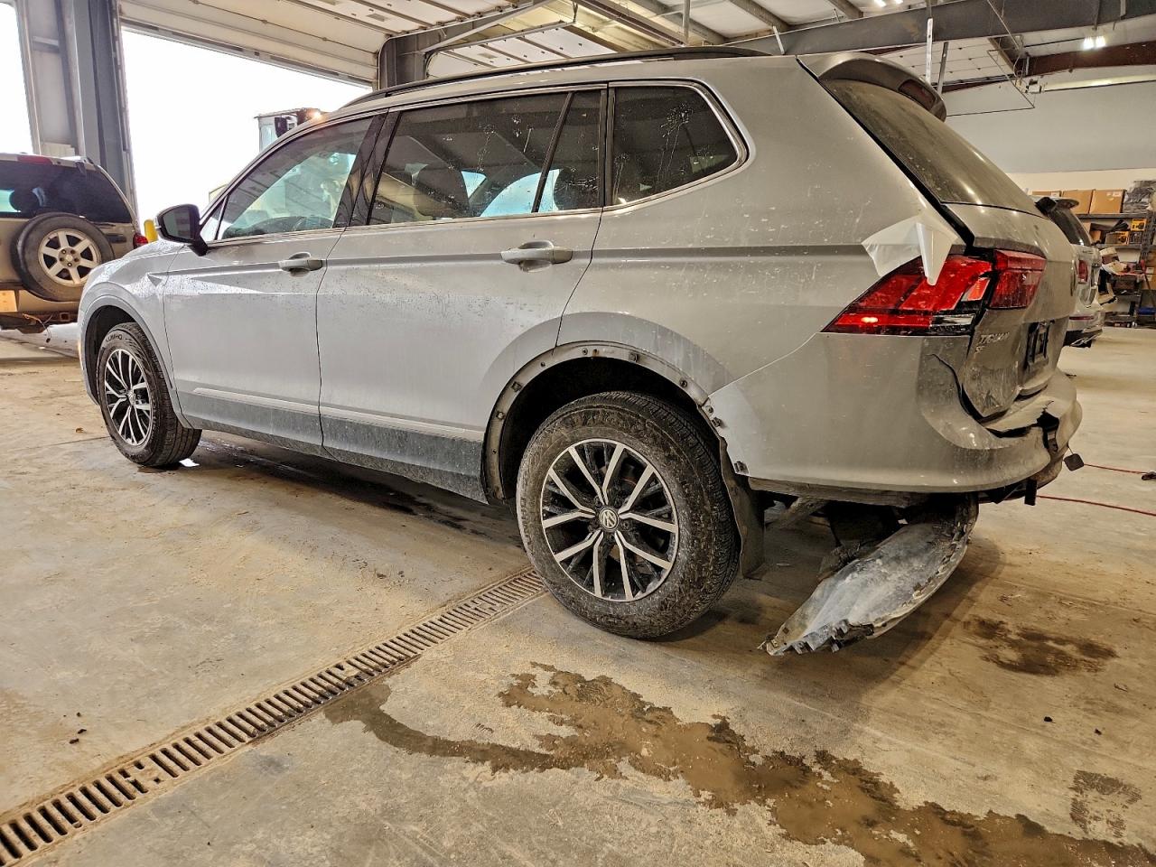 2021 VOLKSWAGEN TIGUAN SE photo 3