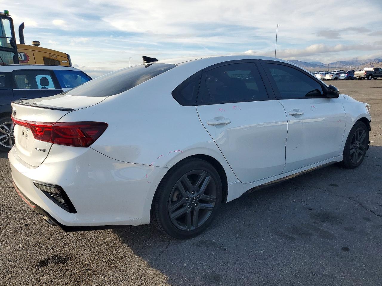2021 KIA FORTE GT LINE photo 3