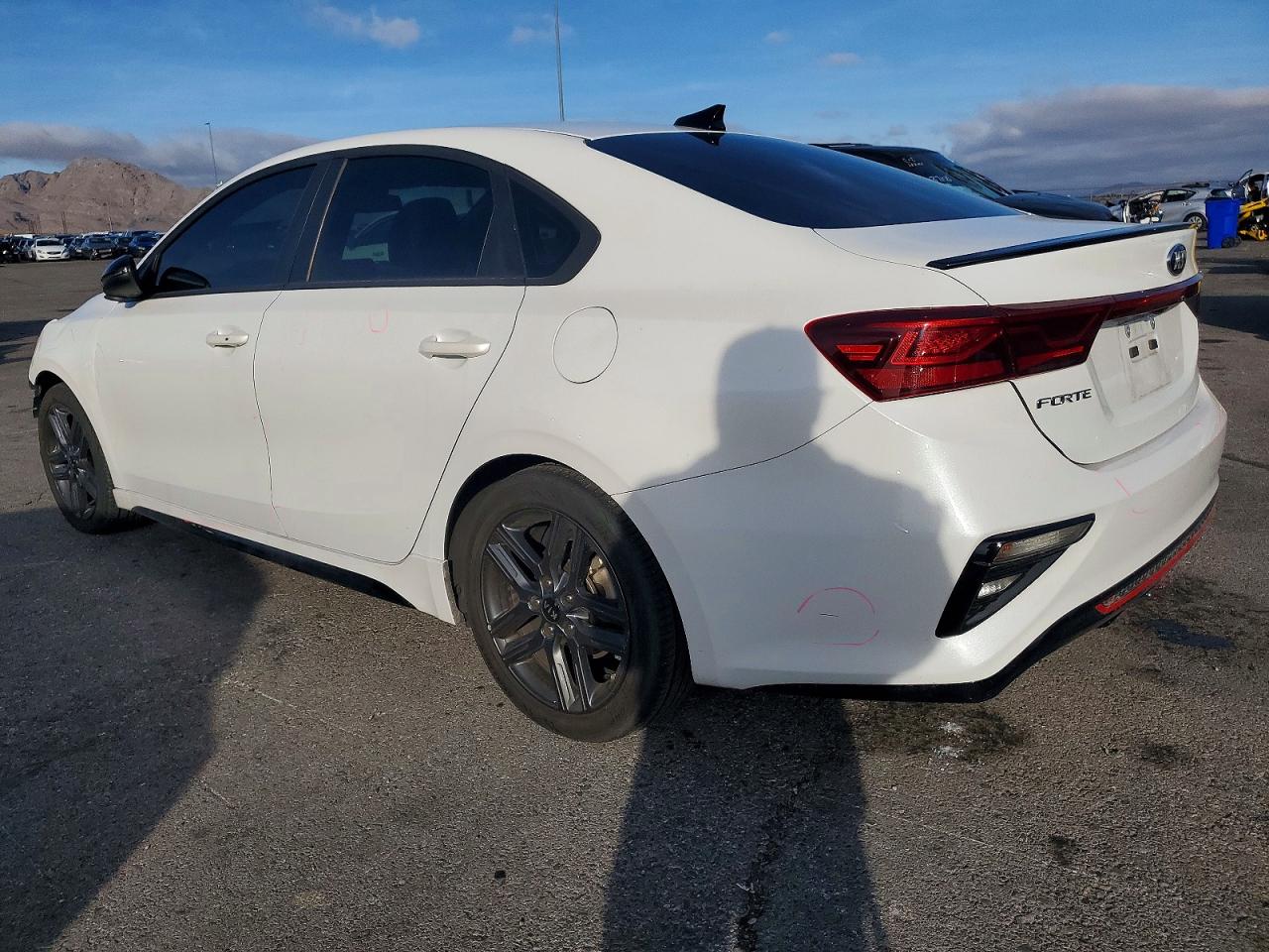 2021 KIA FORTE GT LINE photo 2