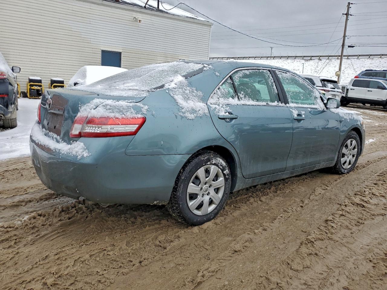 2010 TOYOTA CAMRY BASE photo 3