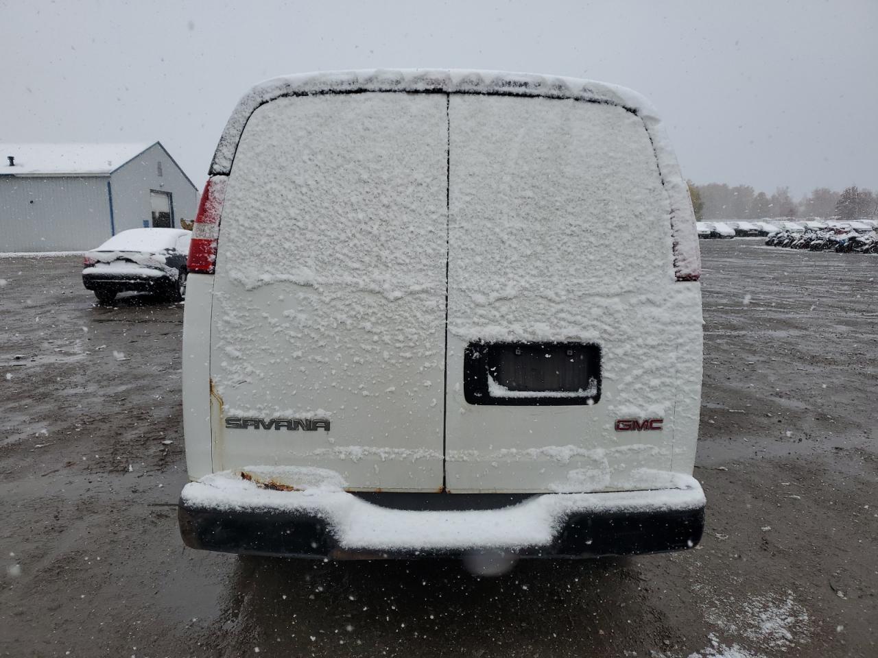2017 GMC SAVANA G2500 photo 6