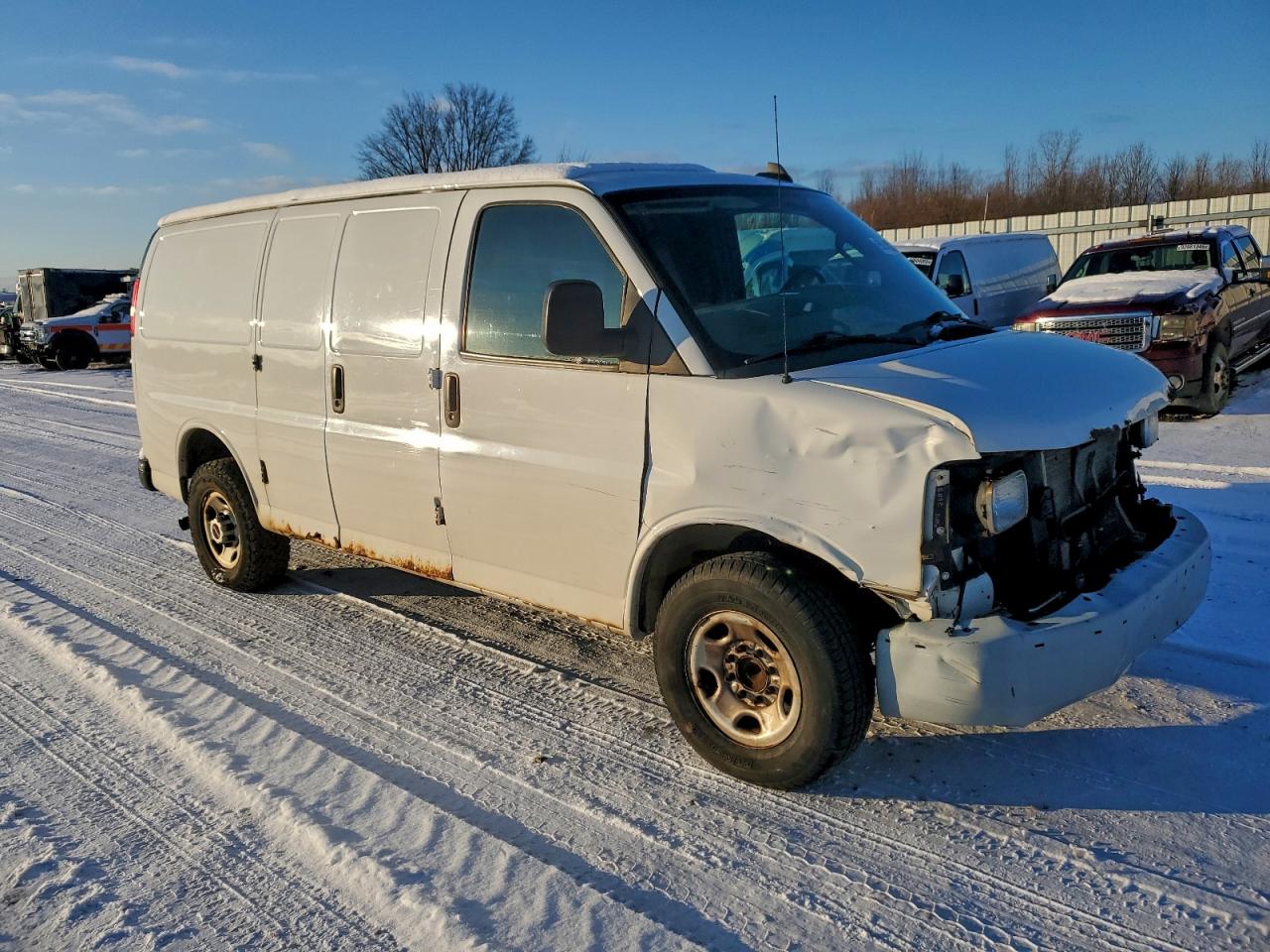 2017 GMC SAVANA G2500 photo 4