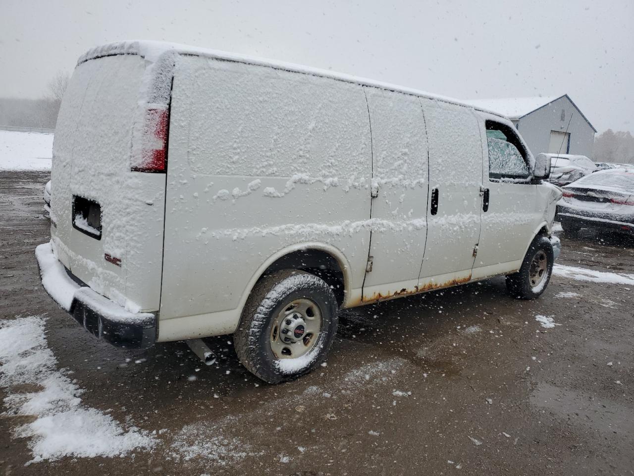 2017 GMC SAVANA G2500 photo 3
