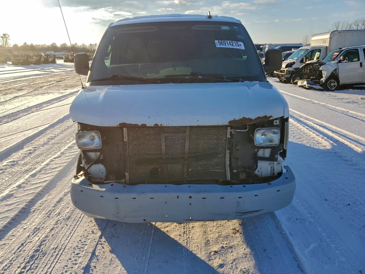 2017 GMC SAVANA G2500 photo 5