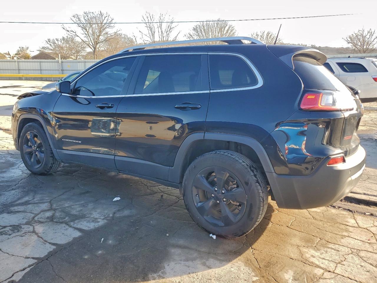 2019 JEEP CHEROKEE LIMITED photo 2