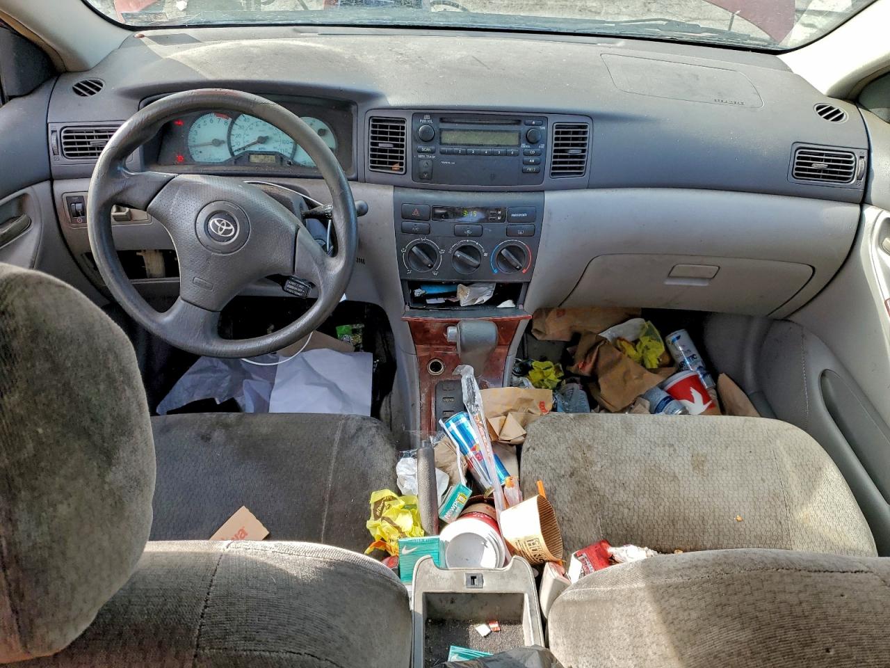 2004 TOYOTA COROLLA photo 8