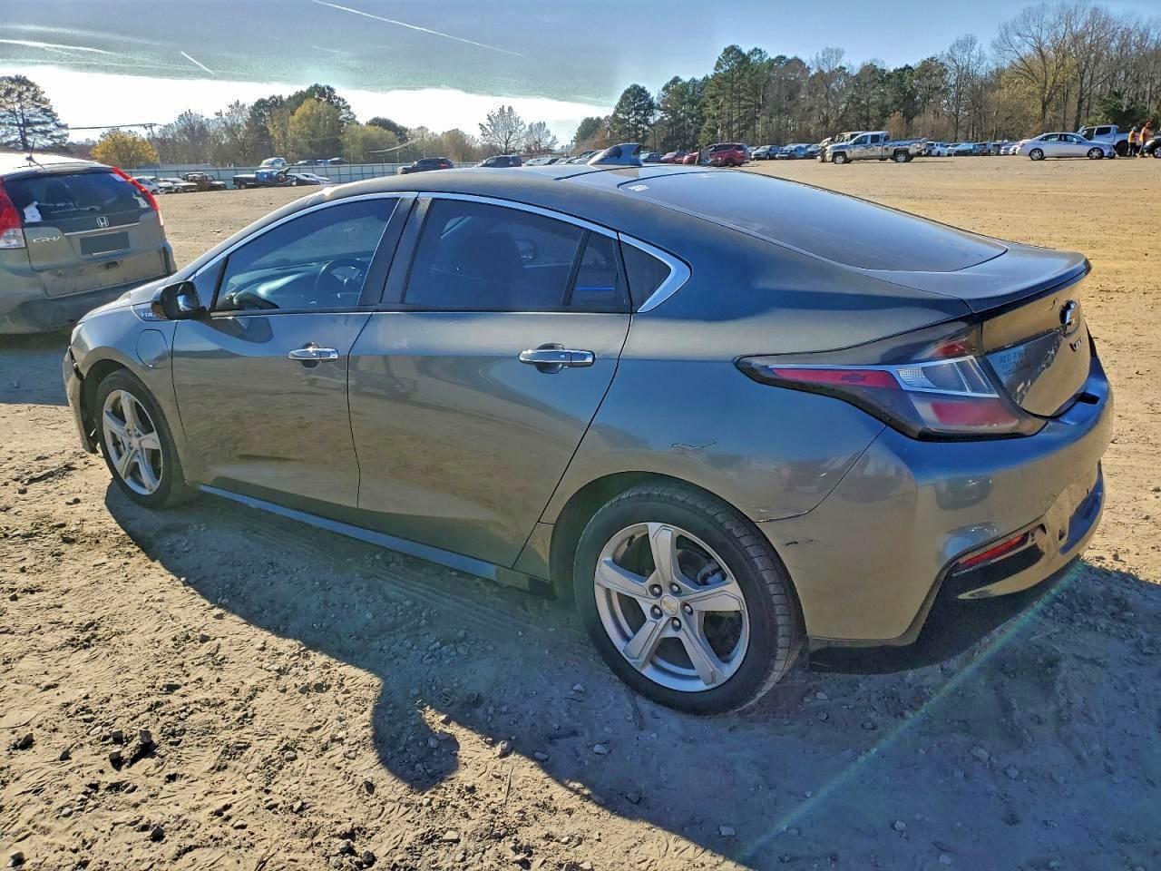 2017 CHEVROLET VOLT LT photo 2