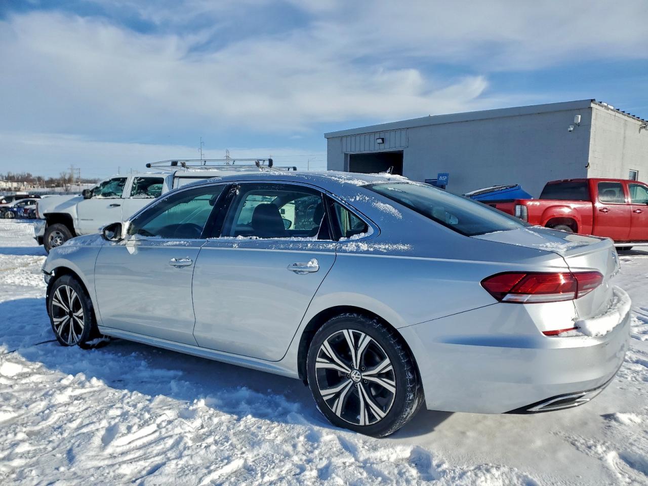 2021 VOLKSWAGEN PASSAT SE photo 2