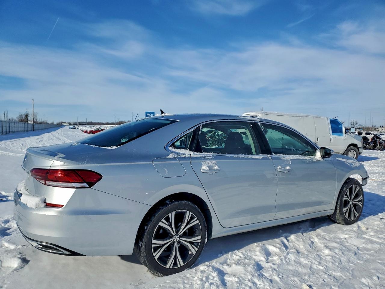 2021 VOLKSWAGEN PASSAT SE photo 3