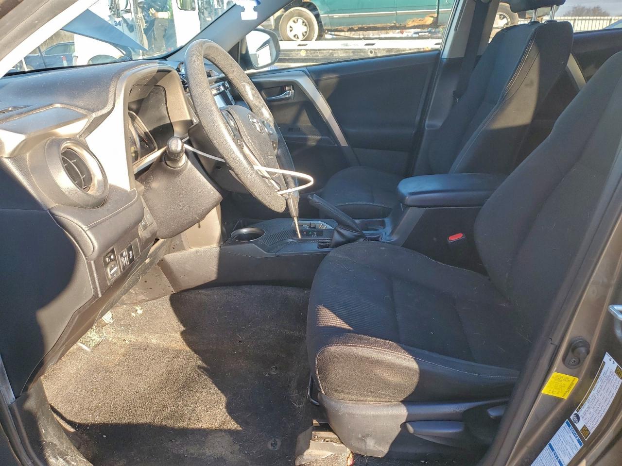 2015 TOYOTA RAV4 XLE photo 7