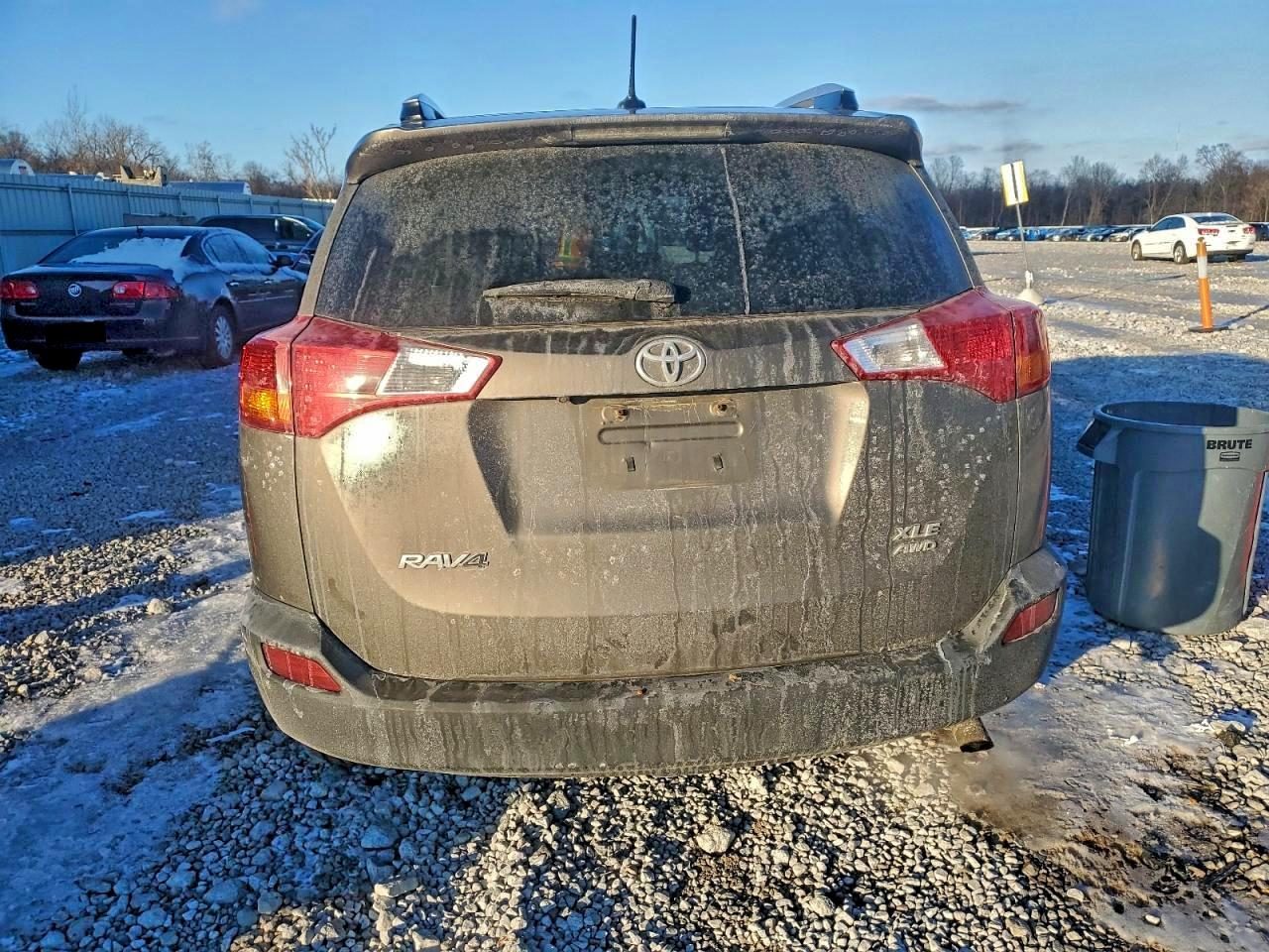 2015 TOYOTA RAV4 XLE photo 6