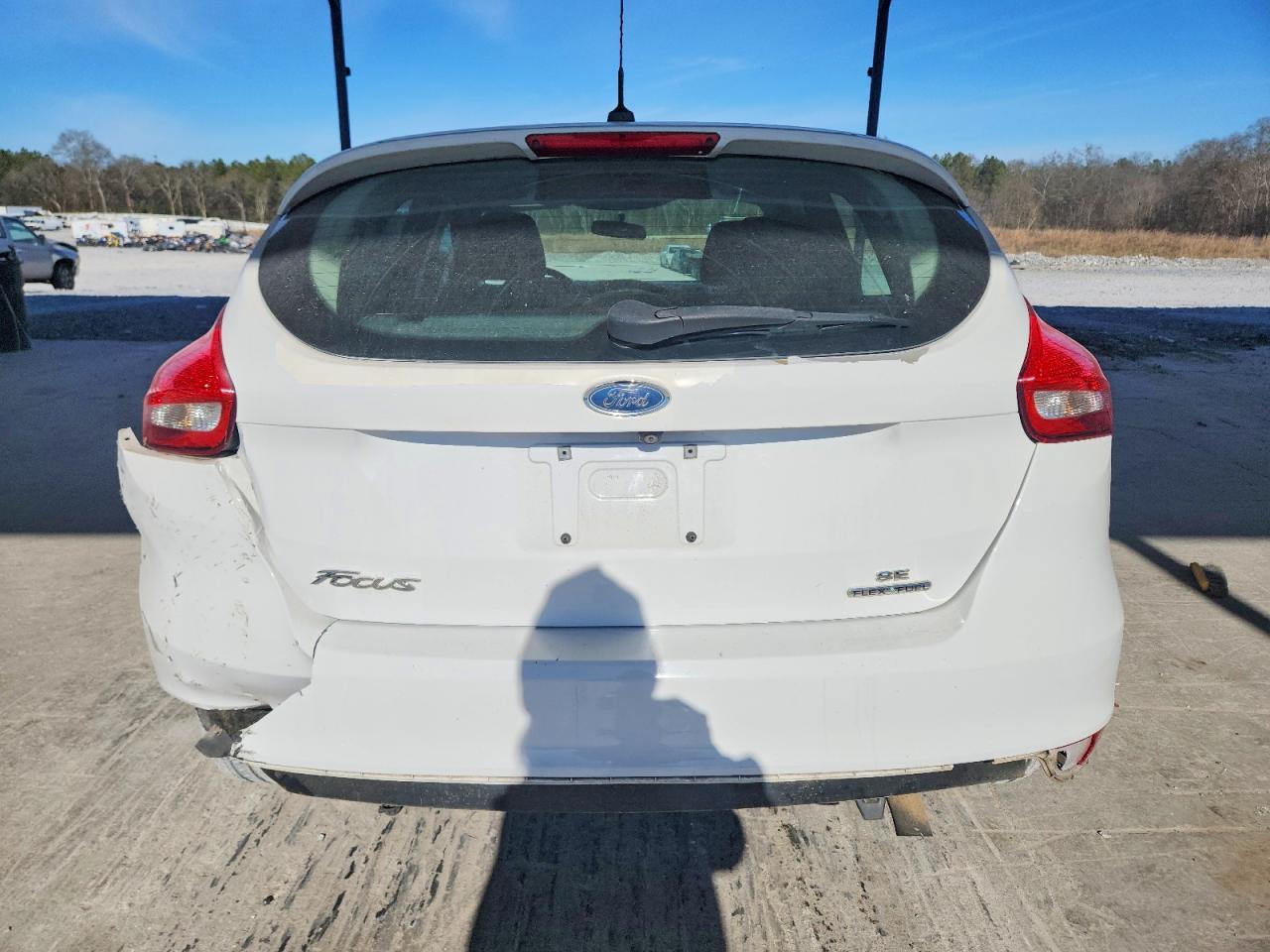 2015 FORD FOCUS SE photo 6