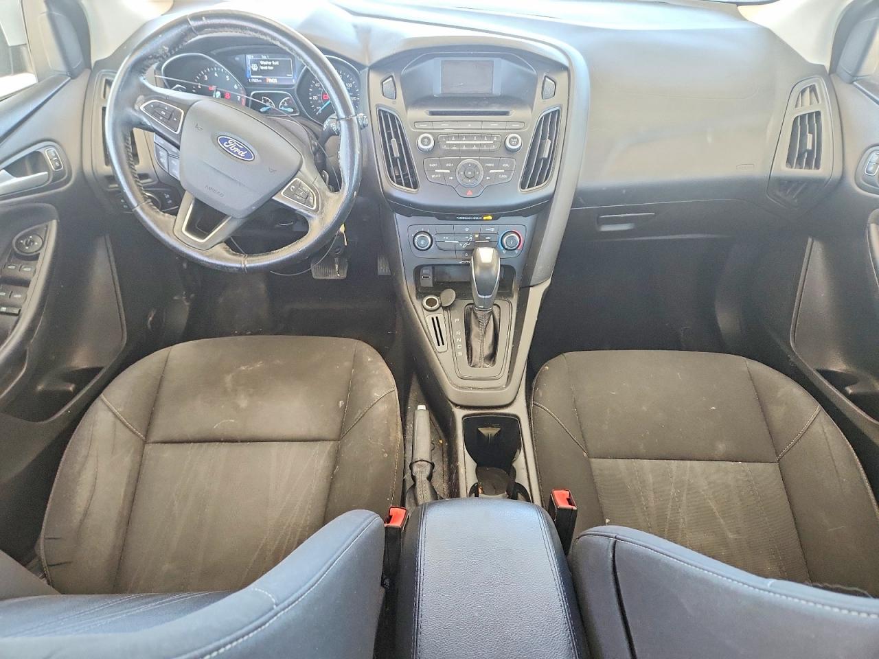 2015 FORD FOCUS SE photo 8