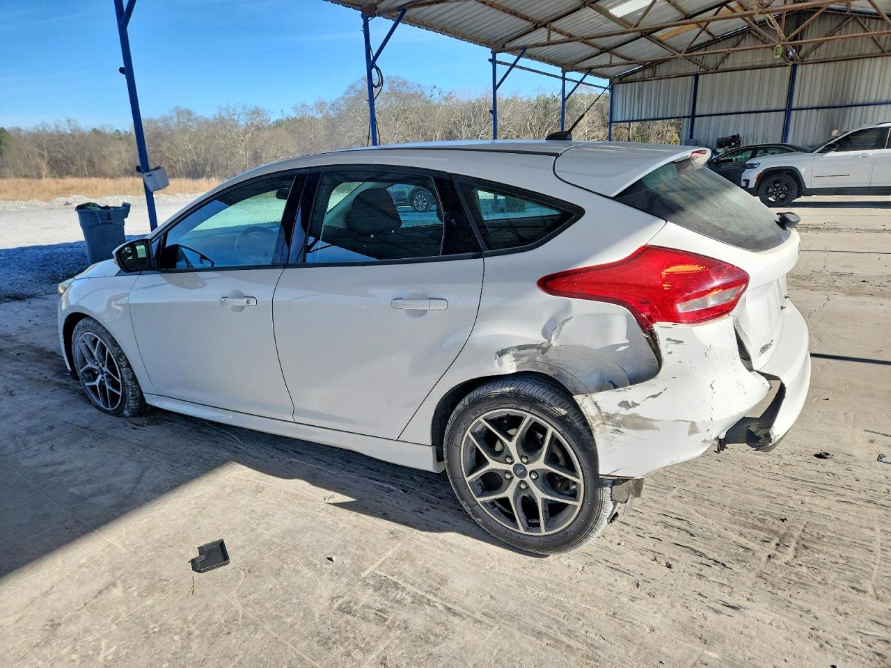 2015 FORD FOCUS SE photo 2