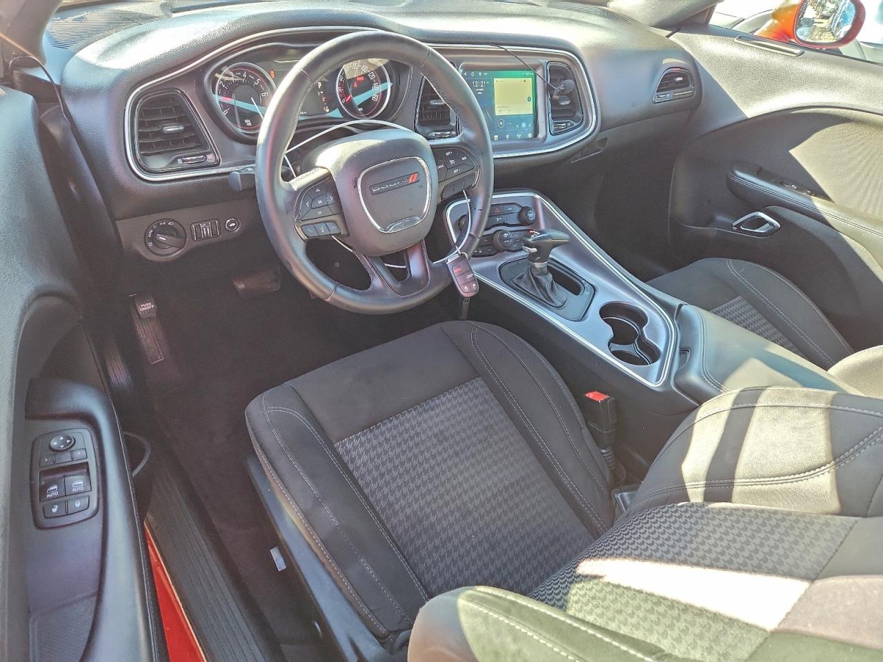 2016 DODGE CHALLENGER SXT photo 8