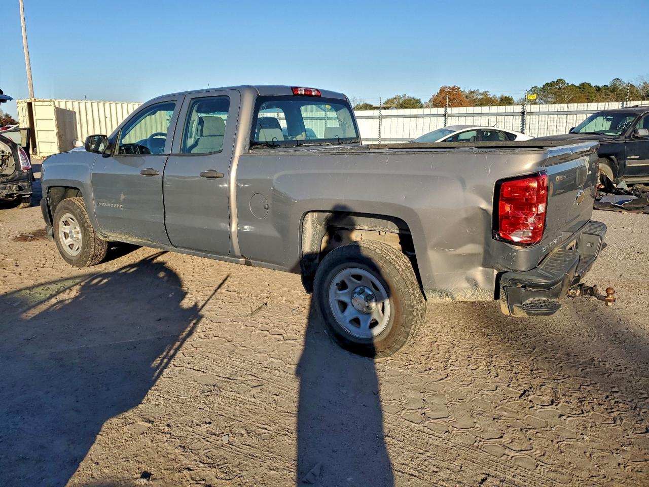 2017 CHEVROLET SILVERADO C1500 photo 2