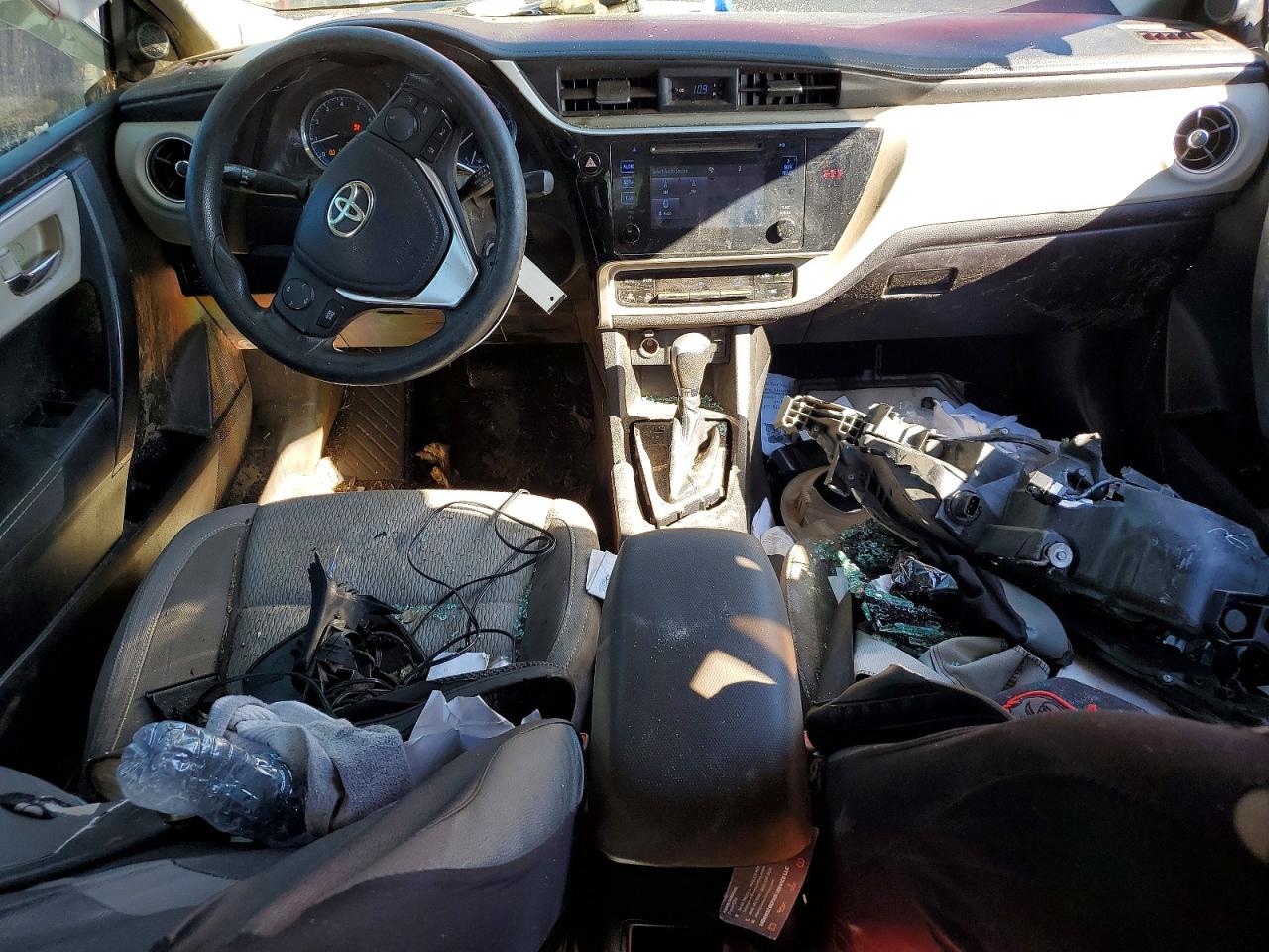 2018 TOYOTA COROLLA L photo 8