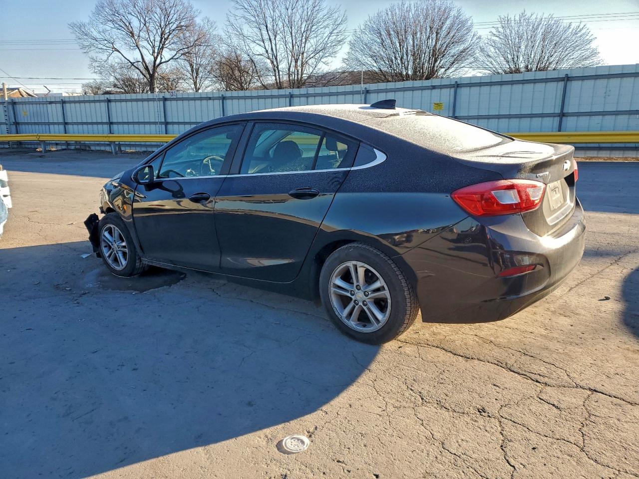 2016 CHEVROLET CRUZE LT photo 2