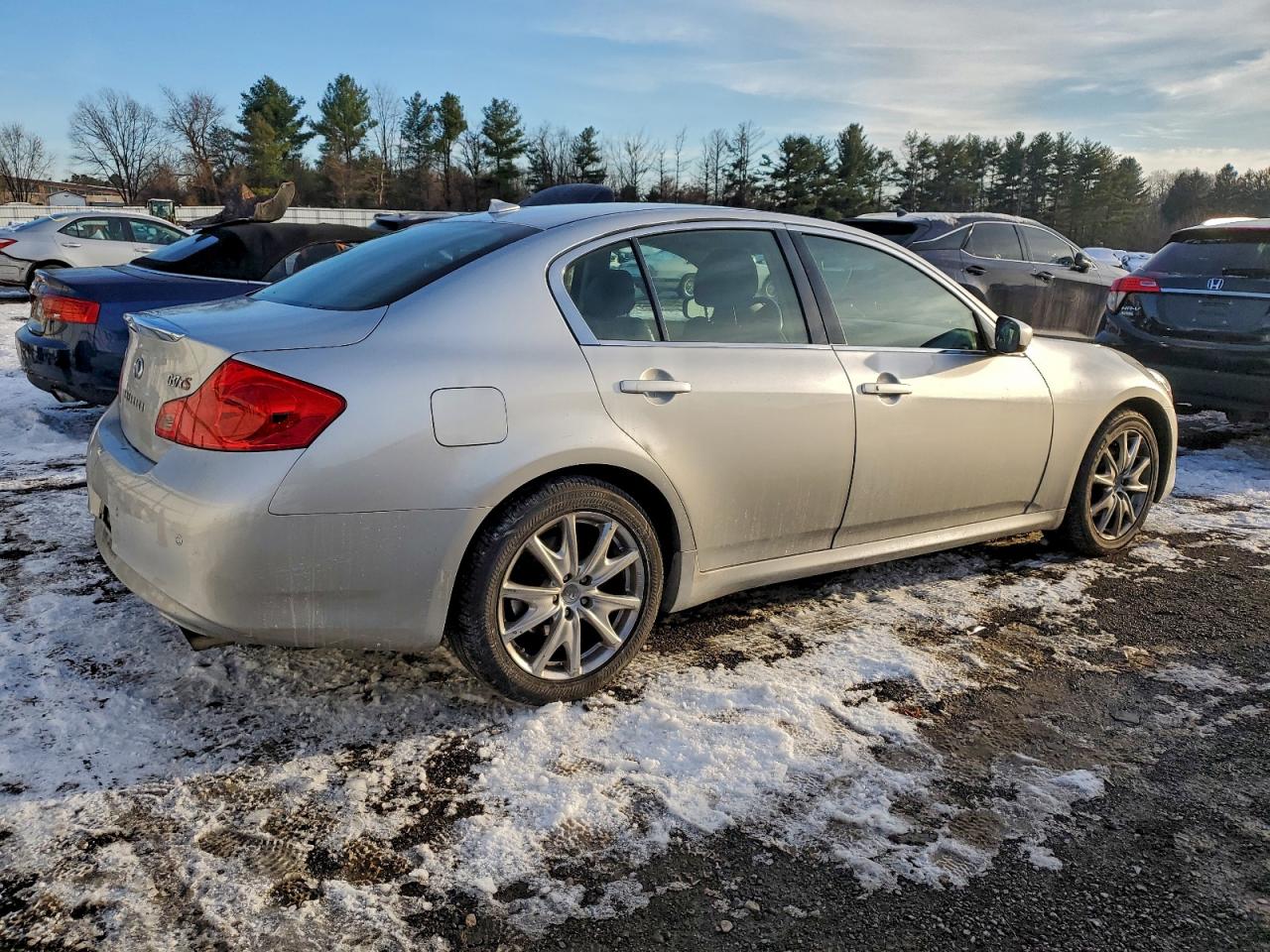 2013 INFINITI G37 photo 3