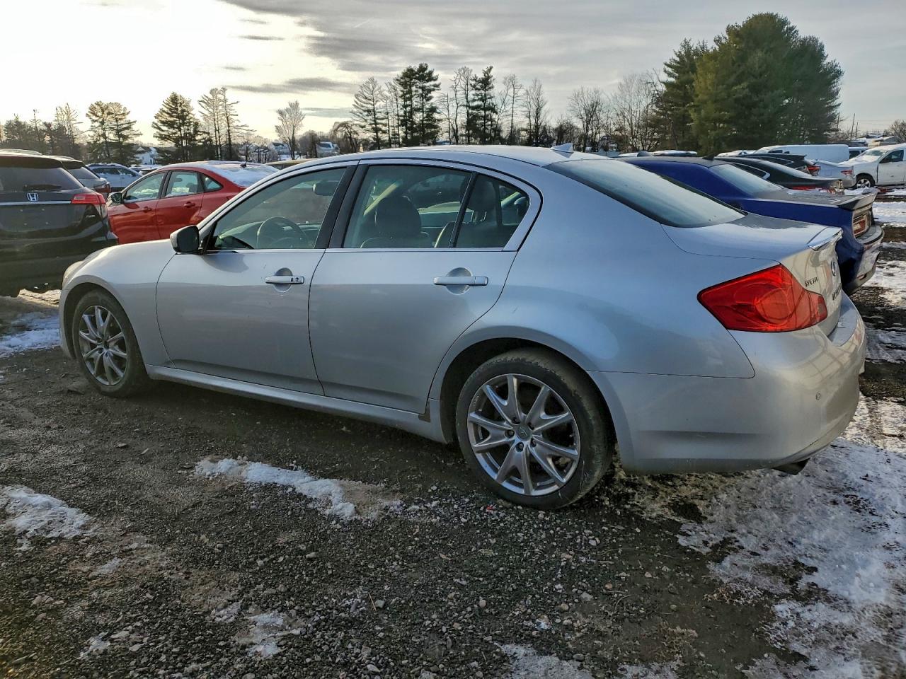 2013 INFINITI G37 photo 2