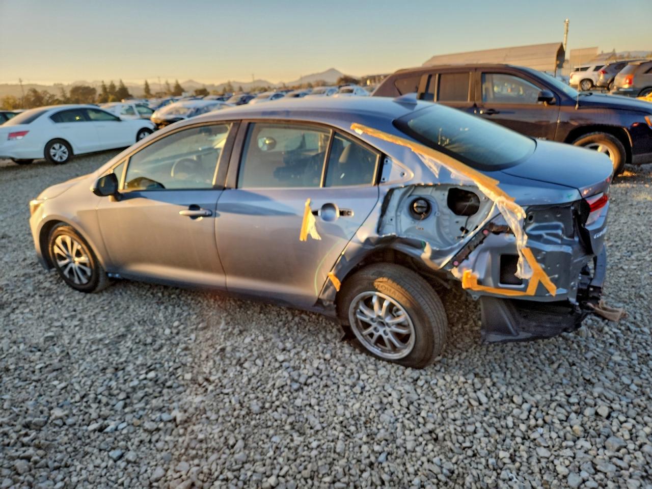 2022 TOYOTA COROLLA LE photo 2
