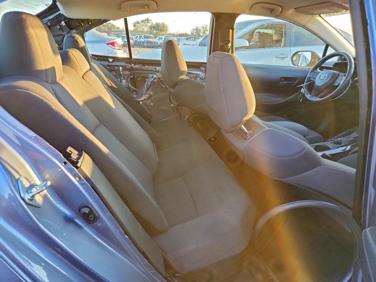 2022 TOYOTA COROLLA LE photo 10