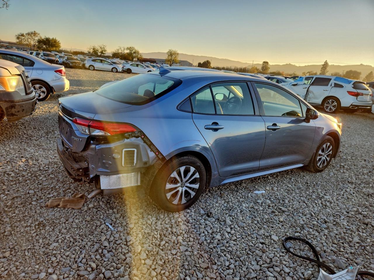 2022 TOYOTA COROLLA LE photo 3