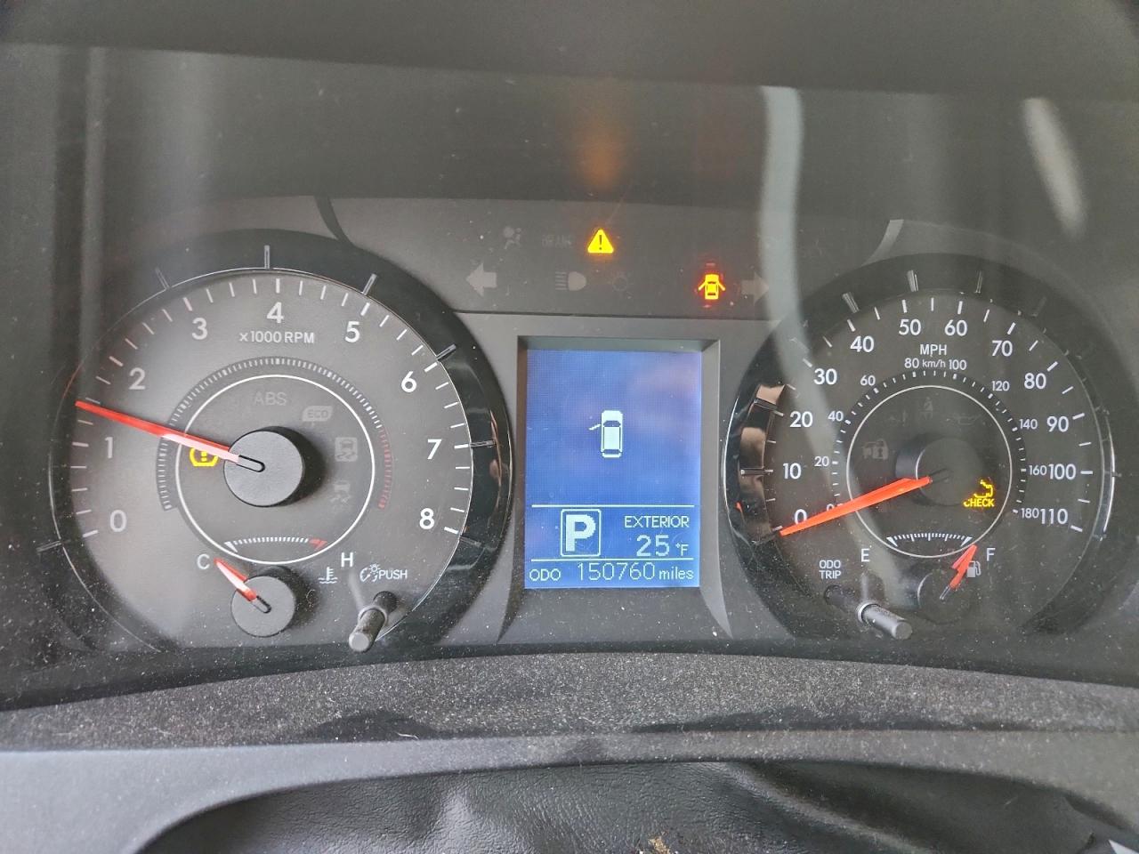 2015 TOYOTA SIENNA LE photo 9