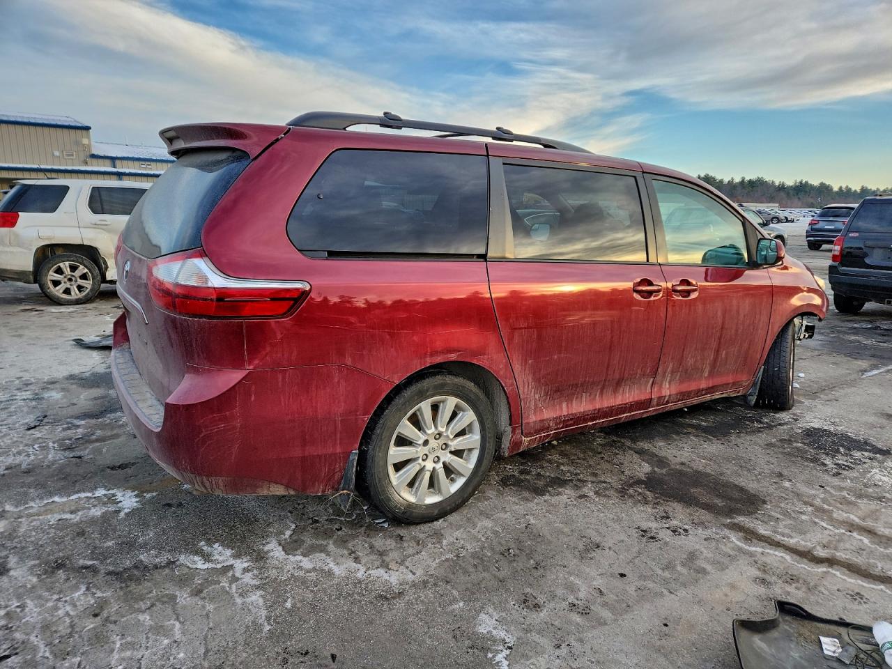 2015 TOYOTA SIENNA LE photo 3