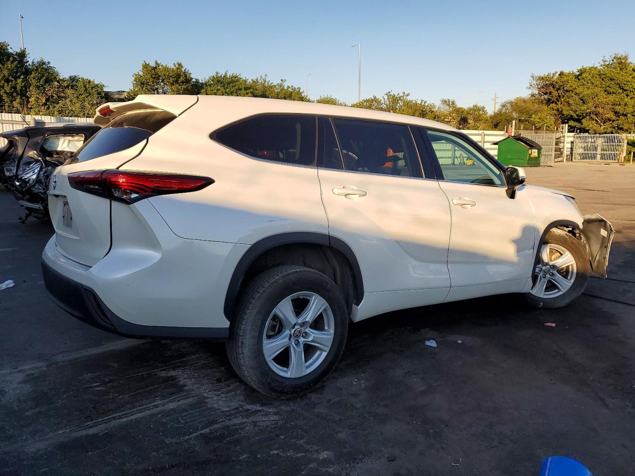 2021 TOYOTA HIGHLANDER L photo 3