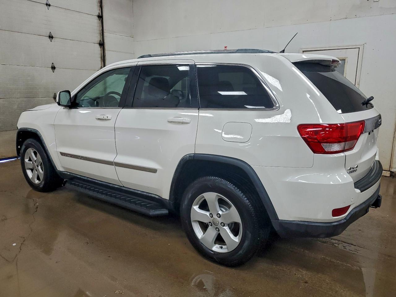 2012 JEEP GRAND CHEROKEE LAREDO photo 2