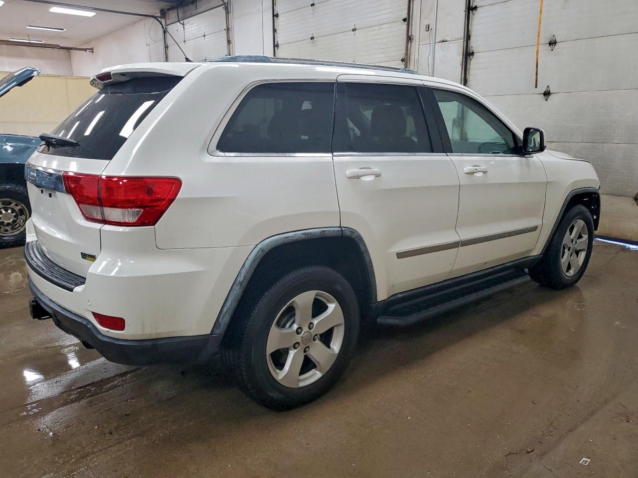 2012 JEEP GRAND CHEROKEE LAREDO photo 3