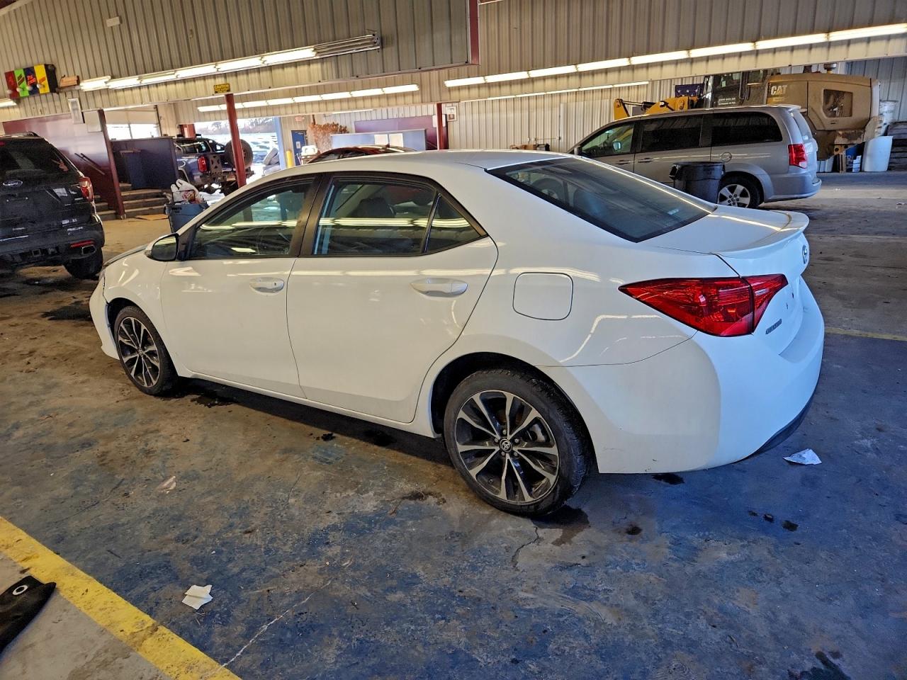 2017 TOYOTA COROLLA L photo 2