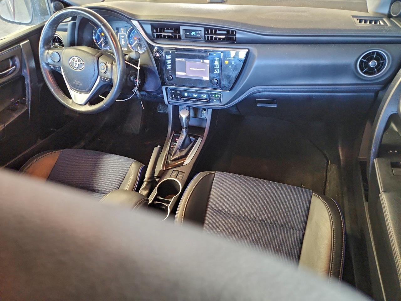 2017 TOYOTA COROLLA L photo 8