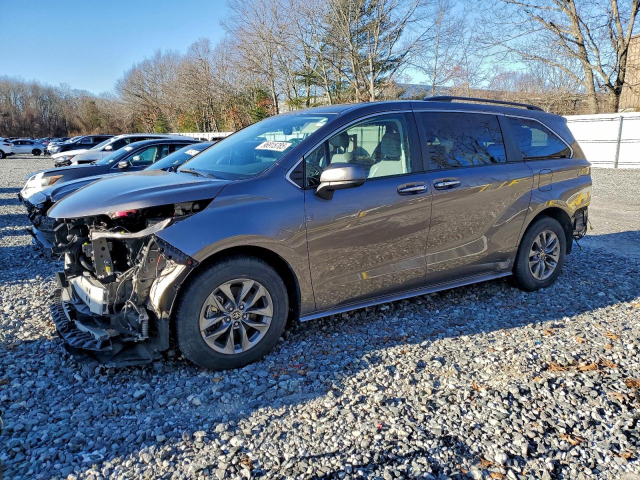 2022 TOYOTA SIENNA