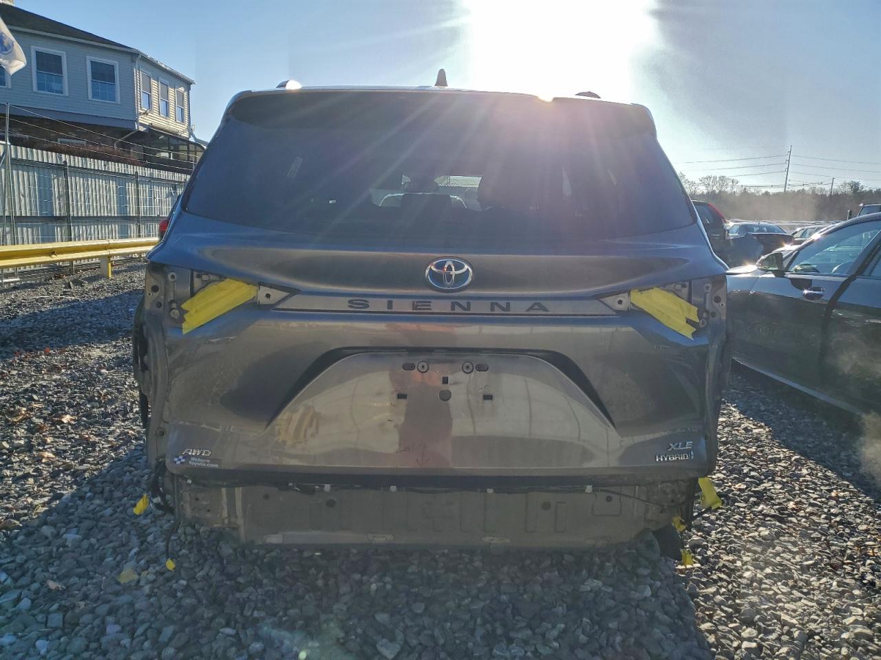 2022 TOYOTA SIENNA XLE photo 6