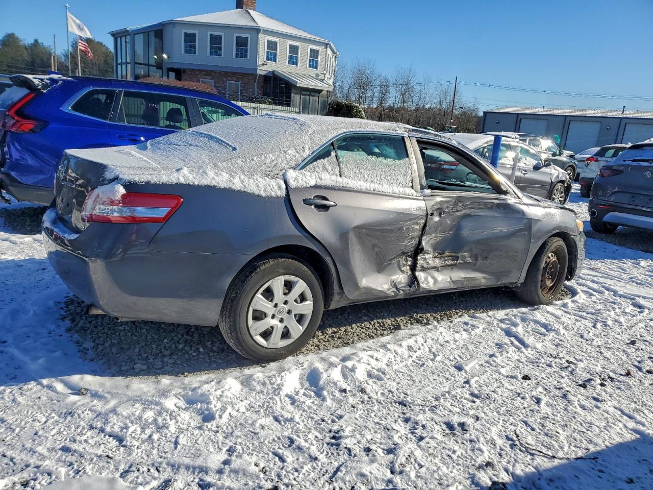 2011 TOYOTA CAMRY BASE photo 3