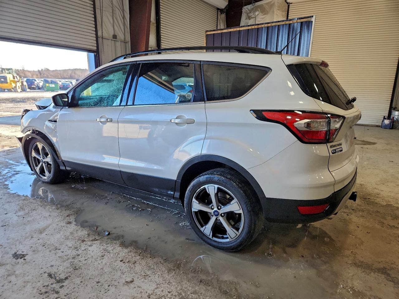 2017 FORD ESCAPE SE photo 2