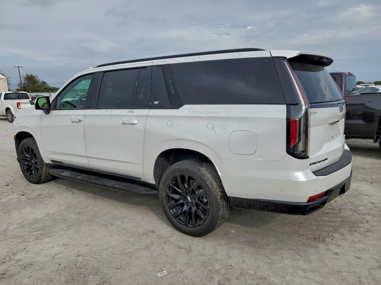 2024 CADILLAC ESCALADE ESV SPORT photo 2