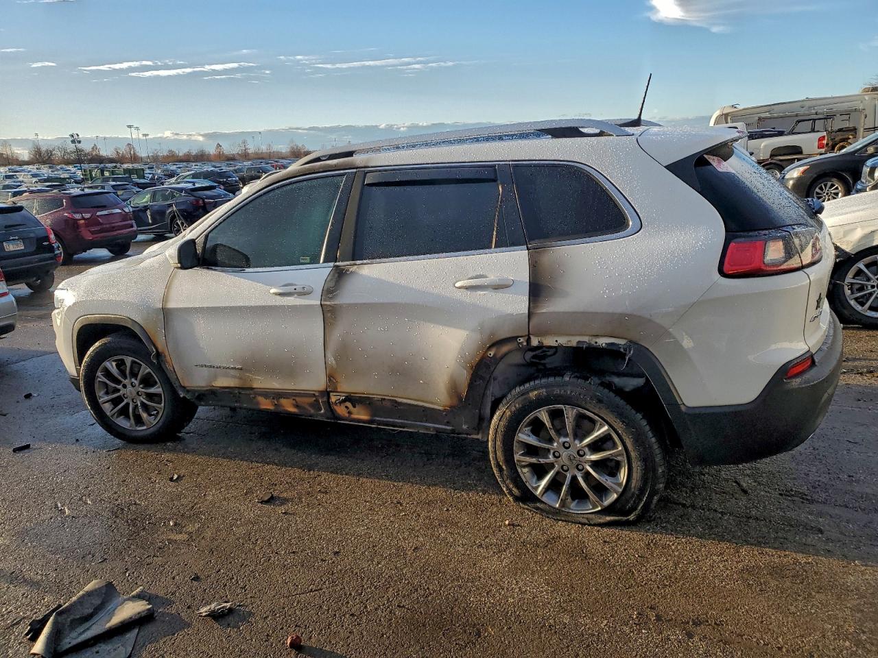 2021 JEEP CHEROKEE LATITUDE LUX photo 4