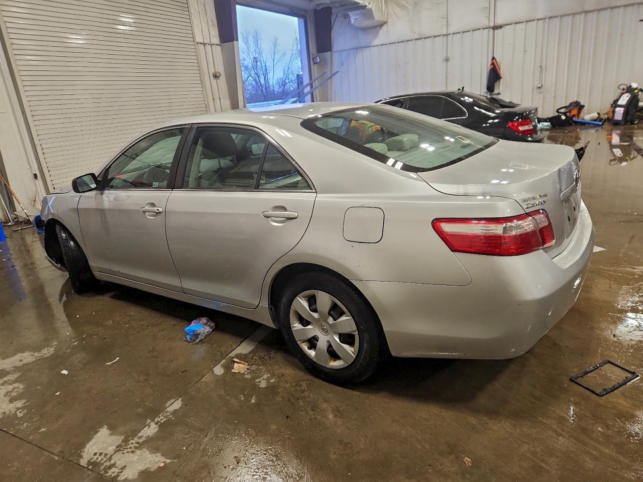 2009 TOYOTA CAMRY BASE photo 2