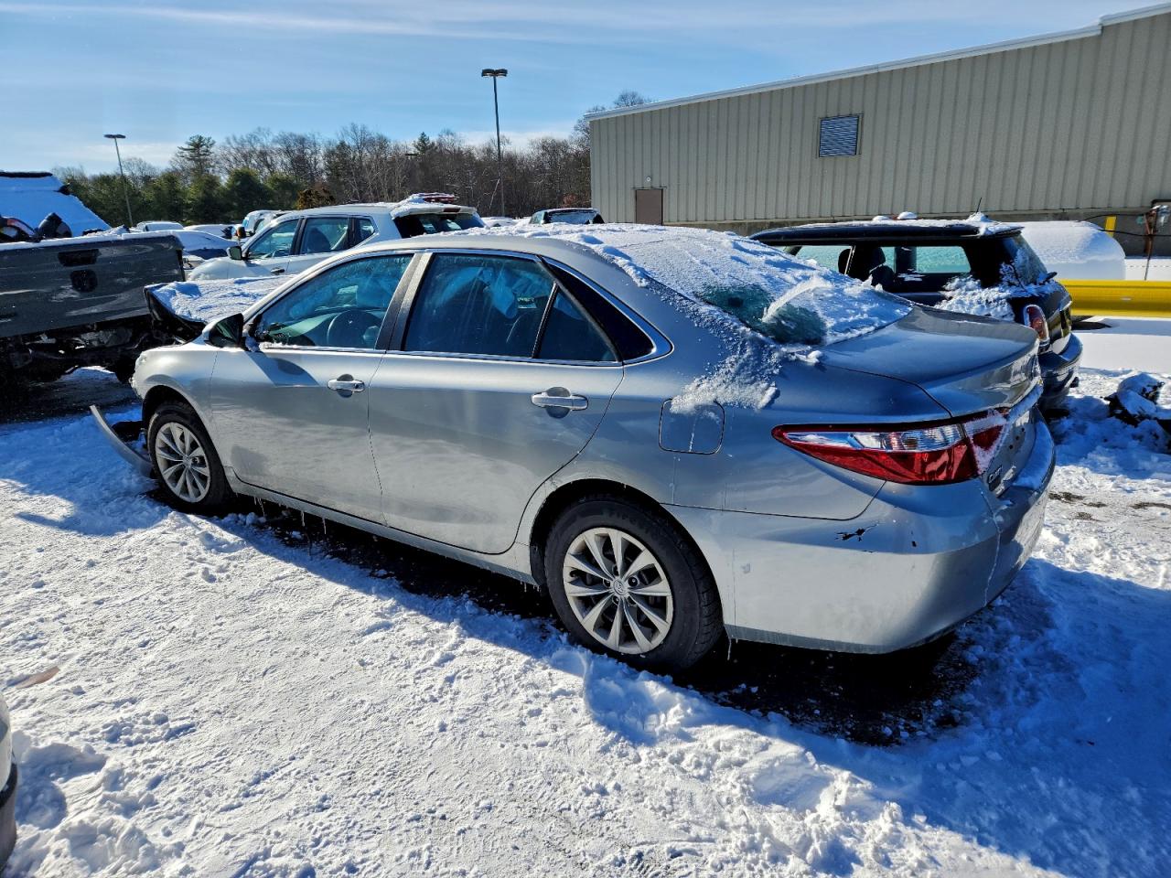 2016 TOYOTA CAMRY LE photo 2
